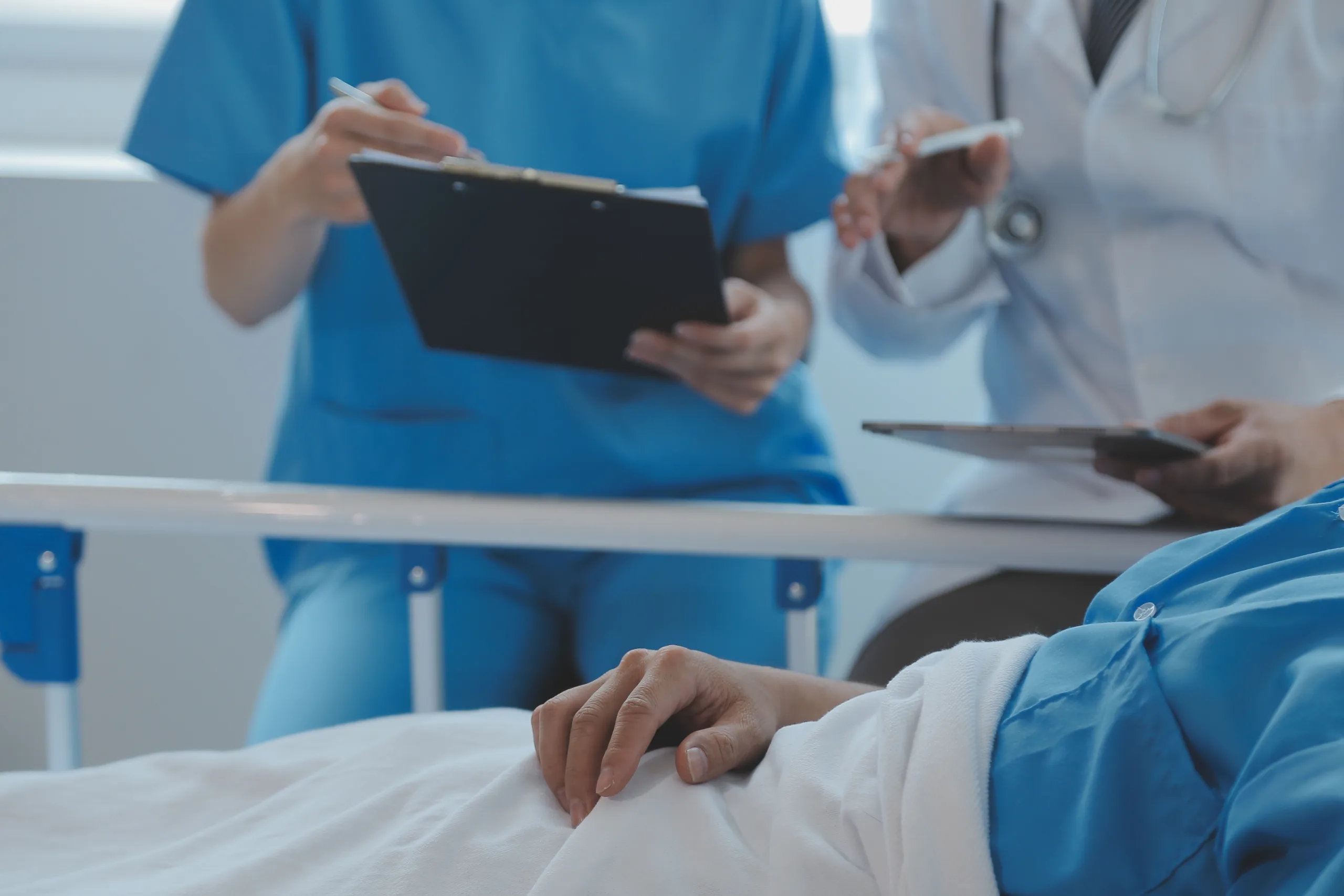 Injured,Patient,Showing,Doctor,Broken,Wrist,And,Arm,With,Bandage Health_2